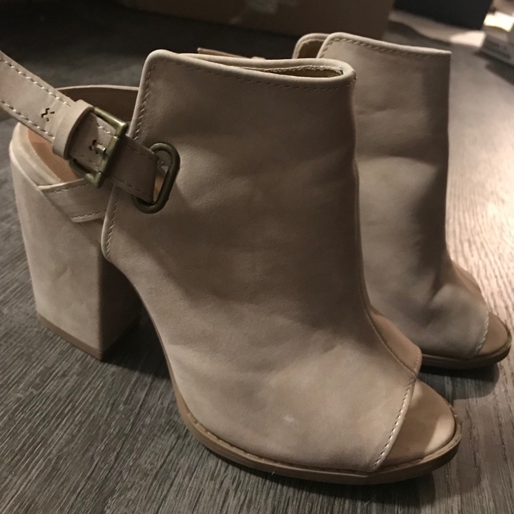 Tan Cupid heels